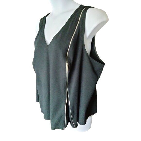 Lane Bryant Plus Size 26/28 Black V-Neck Sleeveless Zipper Detail Top - Picture 5 of 9